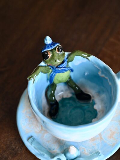 Filiżanka „Żaba na łyżwach”
