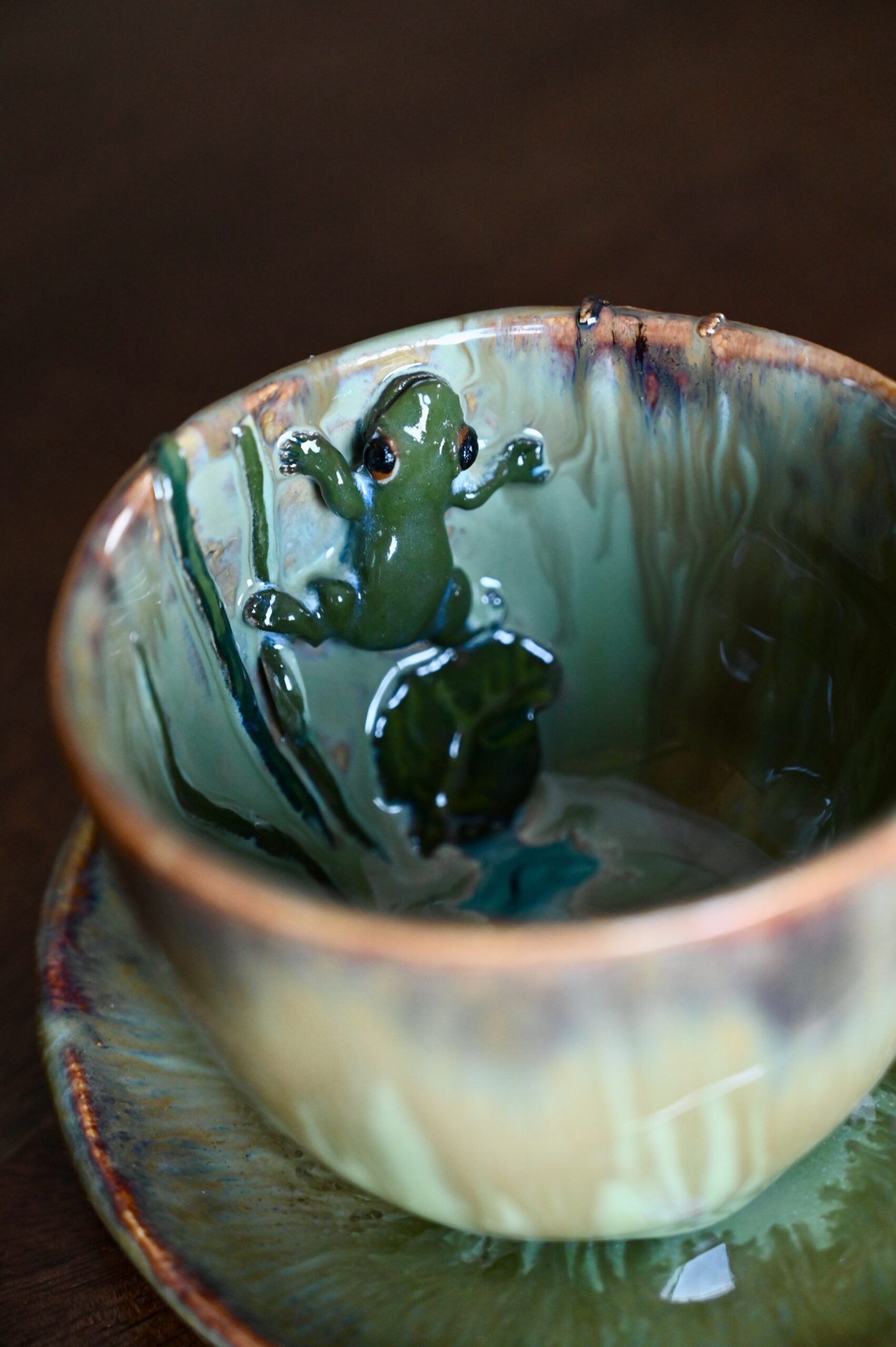 Filiżanka „Żabka, ślimak i lilia” - obrazek 3